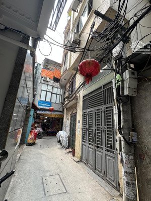 phòng trọ đầy đủ nội thất điều hoà, tủ lạnh, có thang máy, khoá vân tay, pccc tiêu chuẩn