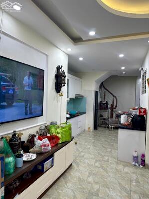 Gia đình cần chuyển đổi nhu cầu cần bán nhà phố Thịnh Quang,Thái Thịnh 49 m2 x 4 t 9,3 tỷ