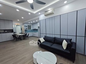chủ nhà cần bán gấp căn 2 ngủ 81m2 tầng trung hướng mát giá tốt, không có slot ô tô 