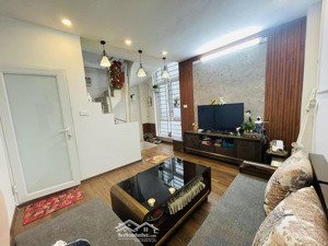 chính chủ bán nhà 81 xã đàn quận đống đa - diện tích 22m2, xây 6 tầng kiên cố. nhà mình ở giữ