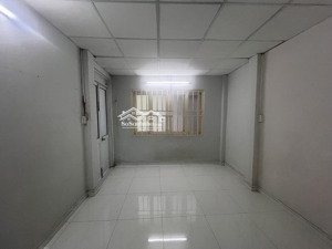 hẻm vĩnh viễn q10, nhà 3 tầng ở ngay, gần bv hòa hảo chỉ 3.35 tỷ