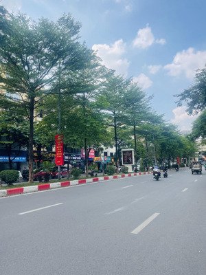 bán nhà mặt phố trần thái tông - cầu giấy. dt 44m2, 4 tầng. giá 26 tỷ. cho thuê 40tr/th.