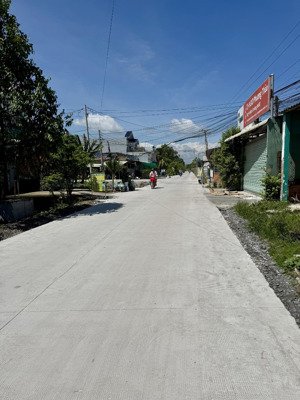 870m2 (có sẵn 300m thổ cư) - cách tp chỉ 23km - đường oto, khu đông dân (ko bị quy hoạch)