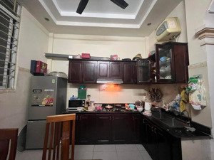 bán nhà ngõ 2 tây sơn.đống đa.38m2.xây 4 tầng.4 phòng ngủ.full nội thất.giá chỉ 7tỷ6 lh hải