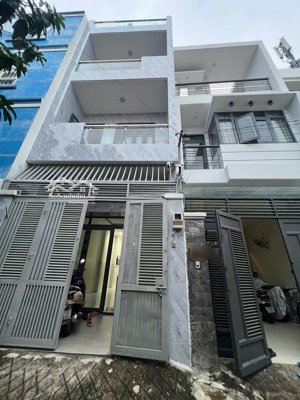 chủ chuyển về quê sống nên cần chuyển nhượng lại căn nhà 4 tầng bên sông đường 23 hiệp bình chánh