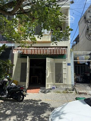 bán nhà 3 tầng mt trần duy chiến, gần vương thừa vũ, cách biển chỉ 400m, ban công view núi cực đẹp.