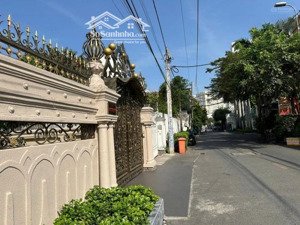 cần vốn để đầu tư chú tám muốn bán lô đất thổ cư giá 2tỷ350/93m2. đường số 46 - thảo điền - quận 2