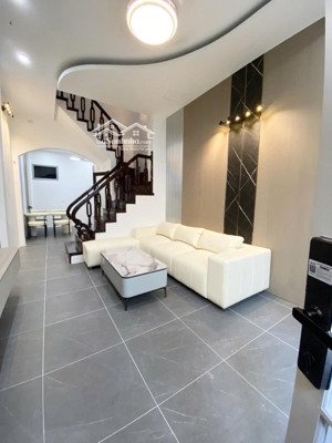 bán nhà hoàng hoa thám - ba đình. 42m2 x 4 tầng. tặng kèm nội thất đầy đủ chỉ việc xách vali về ở