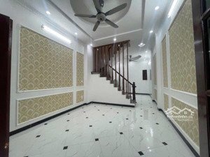 trung tâm hai bà trưng phân lô ô tô đỗ cửa 36m2 4 tầng 9.85 tỷ