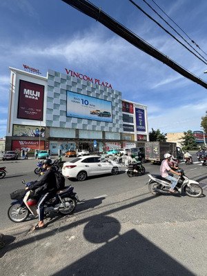 mặt tiền đ. trương văn thành giao lê văn việt. vị trí quá đẹp giá tốt xây tòa nhà khách sạn đầu tư