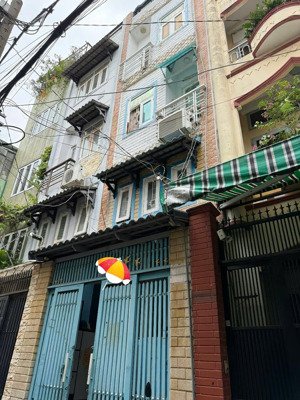 bán nhà hxh cmt8 gần công viên lê thị riêng, 4 phòng ngủ, nhỉnh 5 tỷ