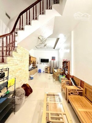 bán nhà nguyễn ngọc nại 42m2, 14,2 tỷ, hai mặt thoáng, 15 m ra phố, nhà đẹp, ở ngay - rất hiếm