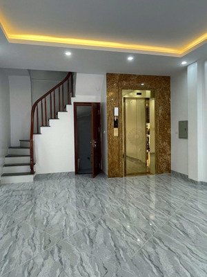 43m2 - 7 tầng - thang máy - giá 17,7 tỷ (có tl).
- mặt phố đội nhân - ba đình. lh 