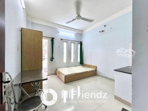 căn hộ siêu rẻ / ban công / điện 3,5k / chỉ nhận nữ / full nội thất / toà nhà thang máy