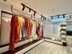 cực phẩm còn sót lại - vị trí kinh doanh siêu đỉnh - ngay sát morrsison - sổ hoa hậu kẹp cống - mặt