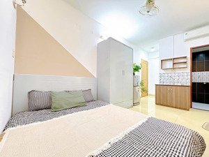 phòng trọ full nội thất cửa sổ lớn phan chu trinh gần đại học hutech, hiu, văn lang. lh: 