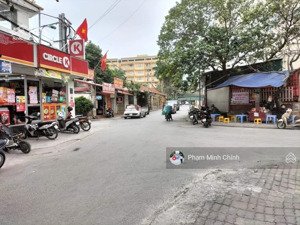 chính chủ cần cho thuê nhà mới xây đầy đủ pccc 100% có thang máy. lh 