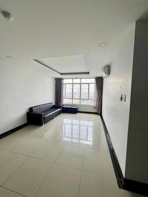 cho thuê 3pn-150m2, nội thất đầy đủ, cc giai việt, p5, q8