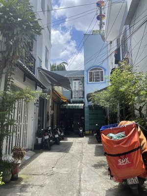 bán nhà hẻm 536 âu cơ. dt 30m2. trệt 1 lầu mới. hẻm 5m. 2 phòng ngủ