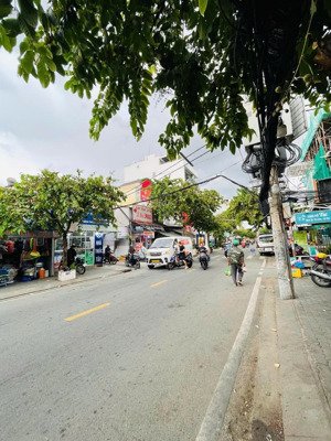 bán nhà mặt phố lý phục man nhà 1 trệt 2 lầu chỉ 18,8 tỷ, dt đất 118m2, giá siêu hời q7, hcm