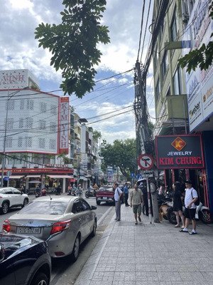 cho thuê nhà nguyên căn mặt tiền đường ngô gia tự gần chợ xóm mới thích hợp kd.