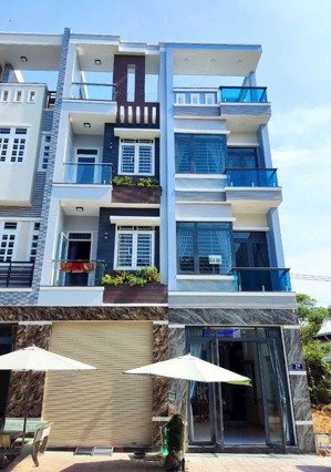 chính chủ cần bán nhà 1trệt 3 lầu ở pht 6, bình an. giáp làng dhqg. đi lại rất thuận tiện dt 66,9m2