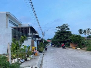 bán lô góc cực đẹp 107.9 m2 ngang 6m giá chỉ 1,94 tỷ thị trấn diên khánh