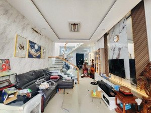 chính chủ bán nhà 60m2 (4x15) sát mặt tiền nguyễn văn khối - sân rộng, hẻm rộng - 4pn - gần cvlhoa