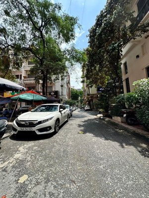 phân lô - mặt ngõ to hơn phố - ô tô tránh - khu vực hiếm nhà bán- phố nguyễn thị định- 45m2 x 4tầng