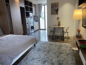 căn hộ với thiết kế tối giản ấm áp ngay tại con đường tấp nập quận 2