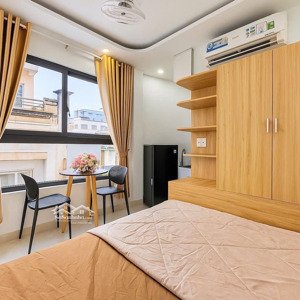 căn hộ có cửa sổ thoáng gần quận 1 cặp bờ kè thoáng mát