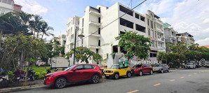 cho thuê căn đôi góc công viên hưng gia 1 phú mỹ hưng