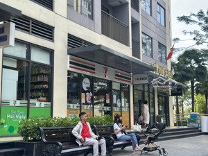 bán shop vị trí đẹp chỉ 13 tỷ btp dt 47.7m2 ngay mặt sảnh căn hộ có sẵn dòng tiền cho thuê