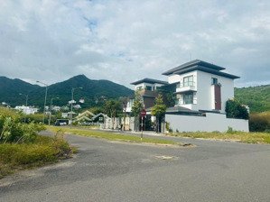 bán lô biệt thự đường xuân thuỷ, kđt vĩnh hoà, p. bắc nha trang - 300m2 ngang 10m - giá chỉ 48tr/m2