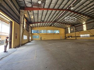 bình tân: cho thuê kho xưởng 1.200m2 + văn phòng, mặt tiền đường lớn, giá tốt 105 triệu/tháng