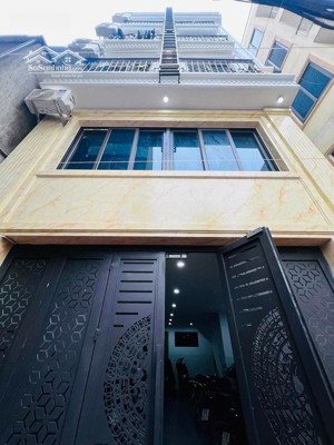 cầu giấy - siêu phẩm tòa chdv - lô góc - cách phố chỉ 30m - thang máy - dòng tiền ổn định - hiếm