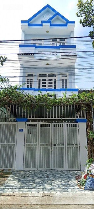 nhà mặt tiền tân bình dĩ an _ bình dương.
+ kết cấu: 1 trệt 2lầu, sân thượng, 4pn, 2wc.