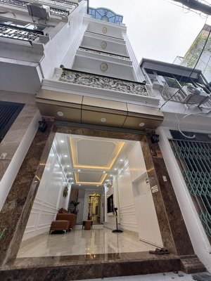 bán nhà 48m2 giá hơn 9 tỷ thang máy đường thông ô tô lô góc