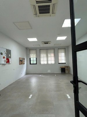 cho thuê nhà mặt phố bà triệu - đoạn thời trang - dt 110m2 x 3 tầng - mt 5m - nhà mới - vị trí đẹp