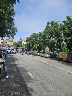 chính chủ bán nhà việt hưng gara ô tô ngõ thông 3 mặt thoáng 40m2 x 4t giá 7.8 tỷ