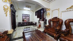 biệt thự gì mà có 308m2 (14x26m) đường trước nhà chỉ có 10m. mà giá 15.9 tỷ. thị trấn hm