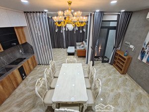 nhà đủ nội thất. bán nhà bạch đằng 3 tầng, 4 pn, 5 wc 21 tỷ. chỉ sách vali vào ở