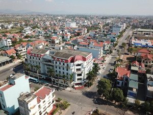 sang nhượng nhà trung tâm thương mại trung tâm quảng yên. 3 mặt tiền, 1700m2, dt sàn:8142m2.