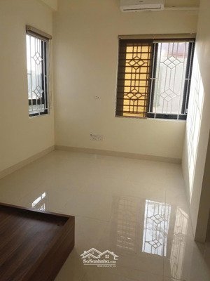 cho thuê studio 35m2 căn góc thoáng đường hoàng quốc việt, full nội thất vào ở ngay giá chỉ 5tr.