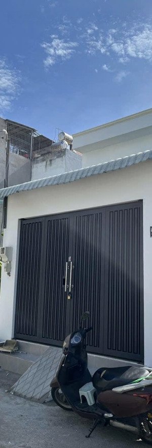 nhà mới xây đường trường lưu phường long trường q9 cũ