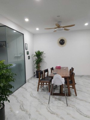 cho thuê gấp căn hộ phú mỹ vph. dt 117m2. 4pn, 2wc 18tr/th full nt cao cấp. hướng nam, tầng trung