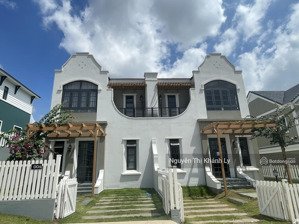 kẹt tiền cần bán nhanh biệt thự song lập 10x20 nằm ngay khu 3 giá chỉ 5.5 tỷ bao thuế phí