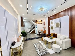 nhà đủ nội thất. bán nhà lê văn duyệt 3 tầng, 2pn, 3wc 5.35 tỷ. chỉ xách vali vào ở