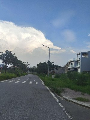 bán lô biệt thự khắc niệm 1 tp bắc ninh xây dựng tự do full đất