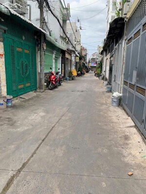 Nhà diện tích to 4mx12m đúc lửng đường 4m thông ngay chợ hiẹp thành q12